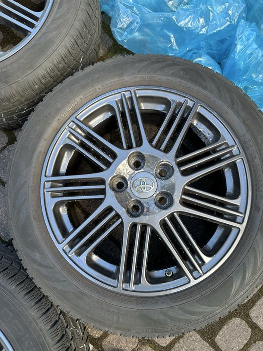 Alufelgi Toyota Avensis wraz z oponani zimowymi Nokian
