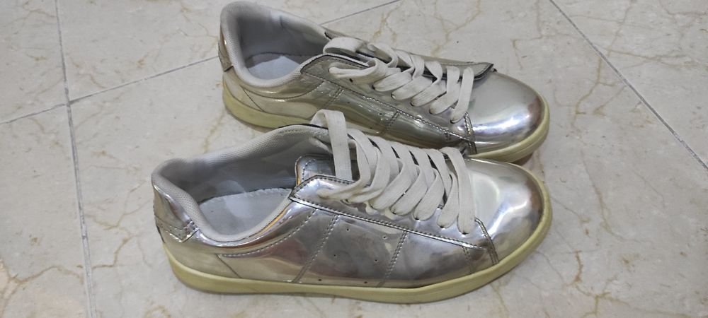 Ténis mulher diversos pares