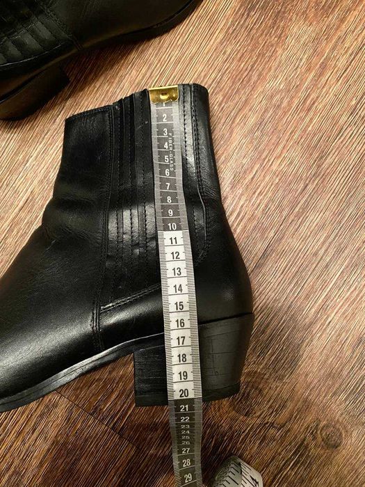 Черевики, козаки, ботильйони на каблуку