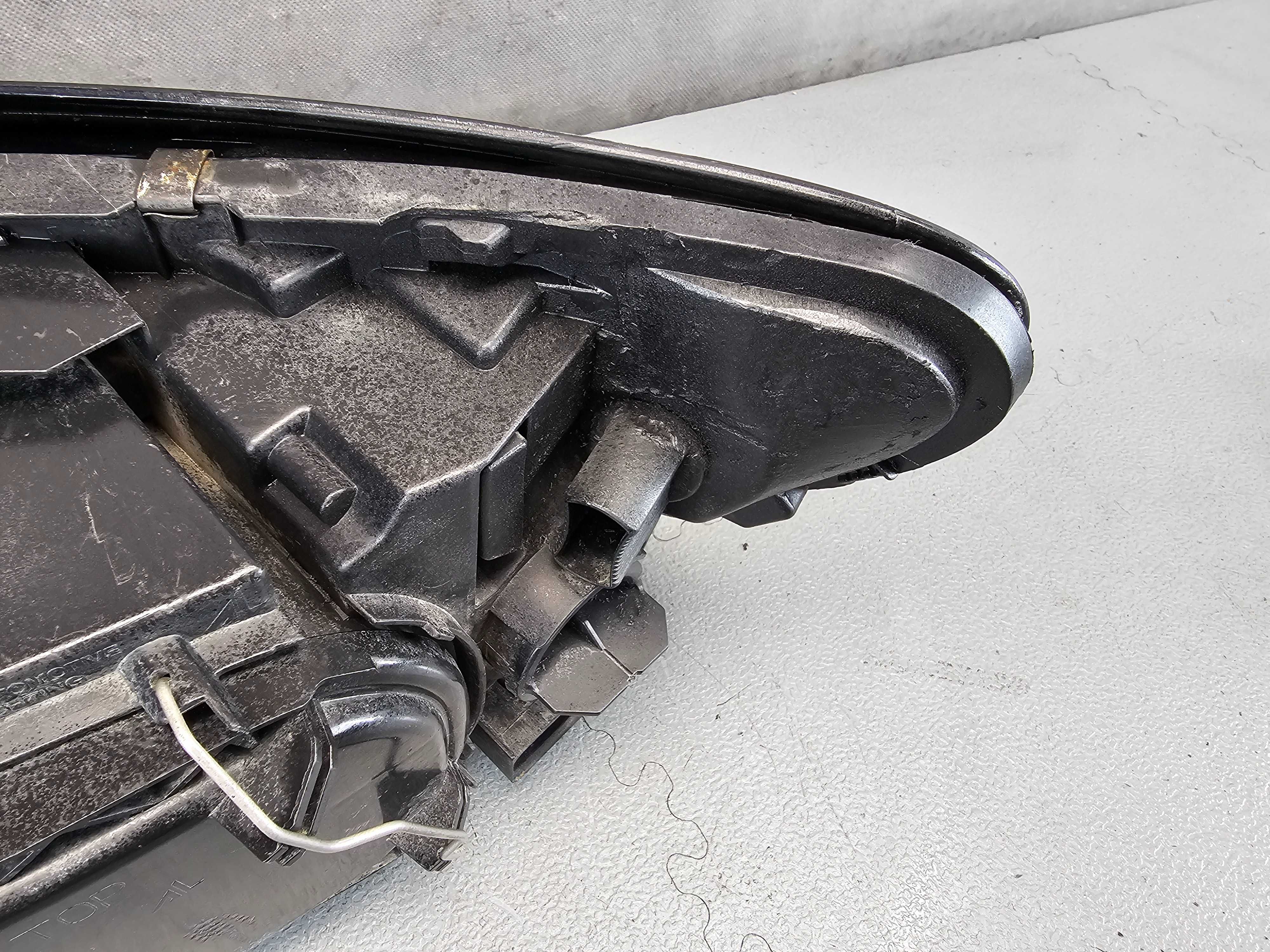Volvo C30 06-10r. Lampa Przednia Prawa Kompletna Europa Ładna
