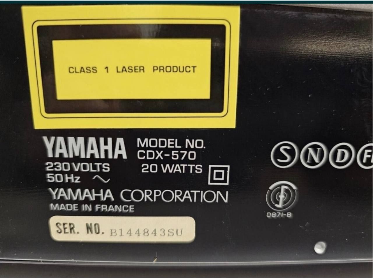 Pilot! Odtwarzacz CD Yamaha CDX-570.
