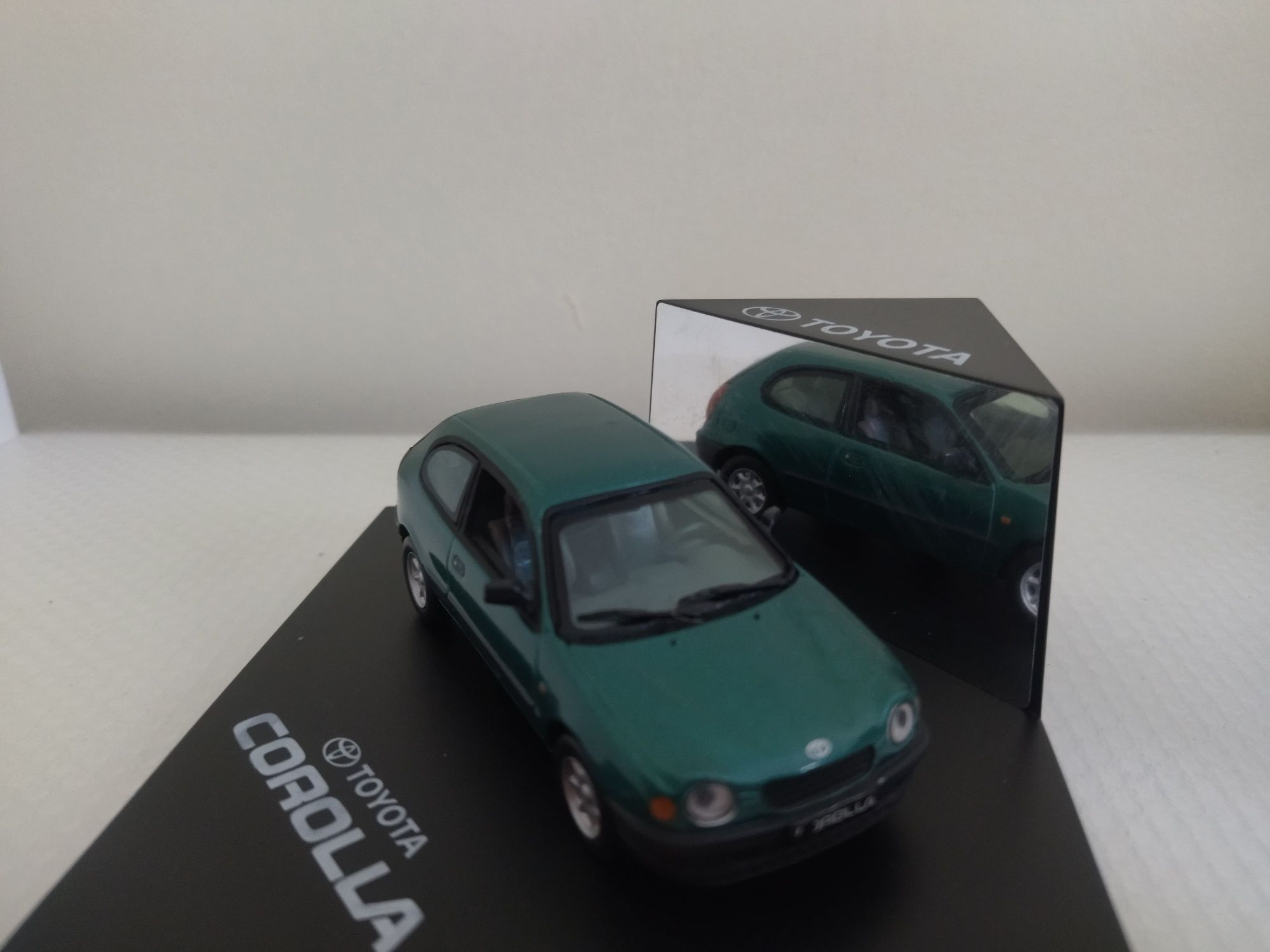 Miniatura Toyota Corolla 1/43 Nova