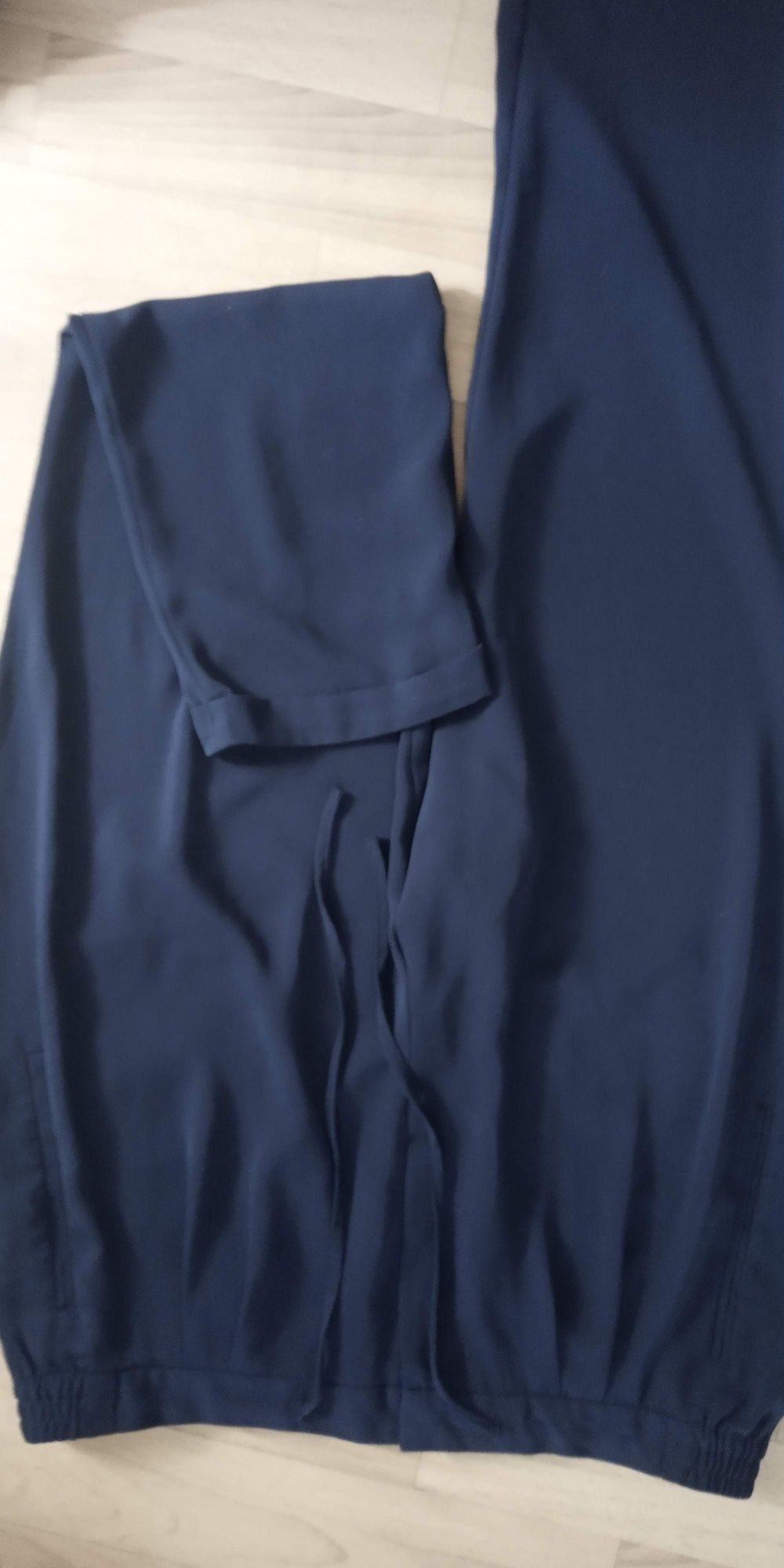 Spodnie granat roz EUR 44 firmy F&F