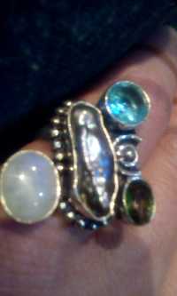 Pierścionek z naturalnymi topazami, moonstonem i masą perłową, 925