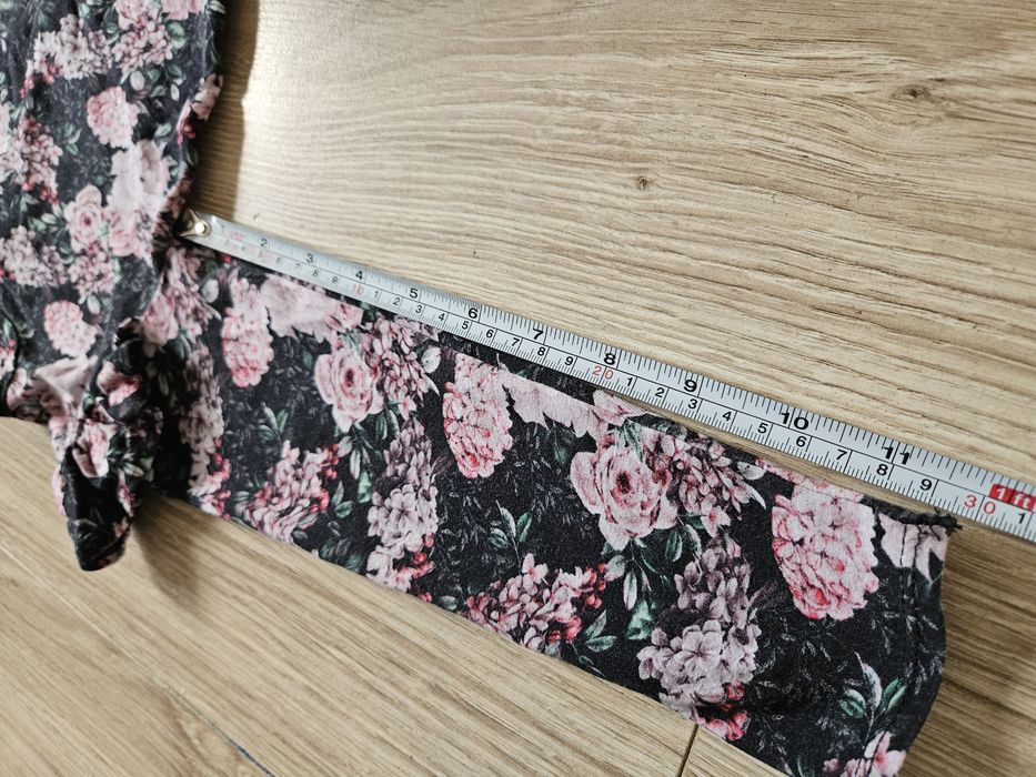 Bluzka z falbankami na ramionach handmade Nala w kwiaty