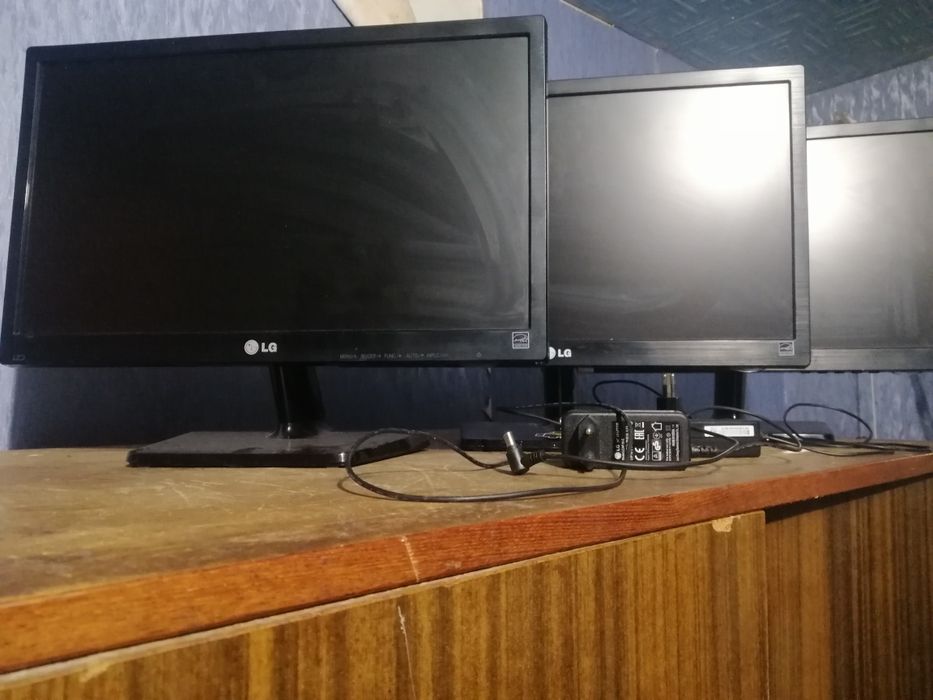 Монітори LG в робочому стані