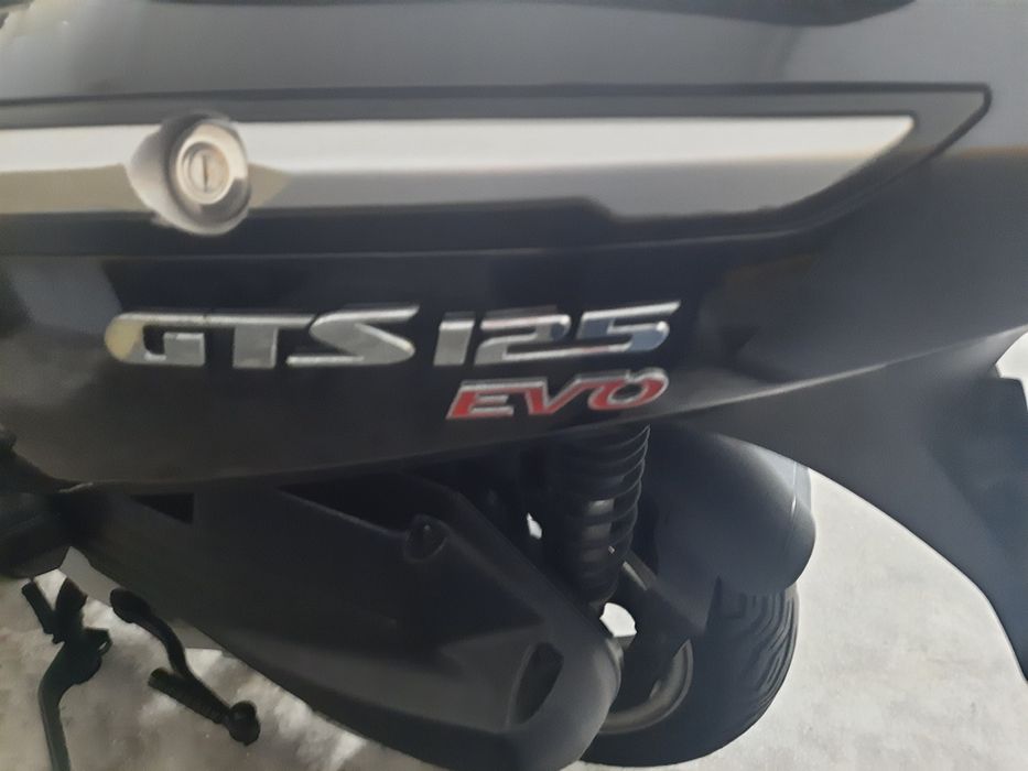 Scooter Sym 125 cor preta