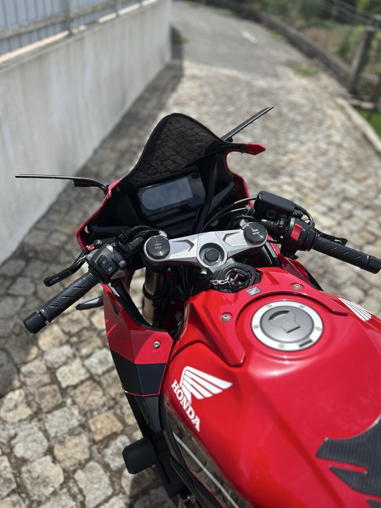 Honda CBR 650R 95cv (35kw livrete)