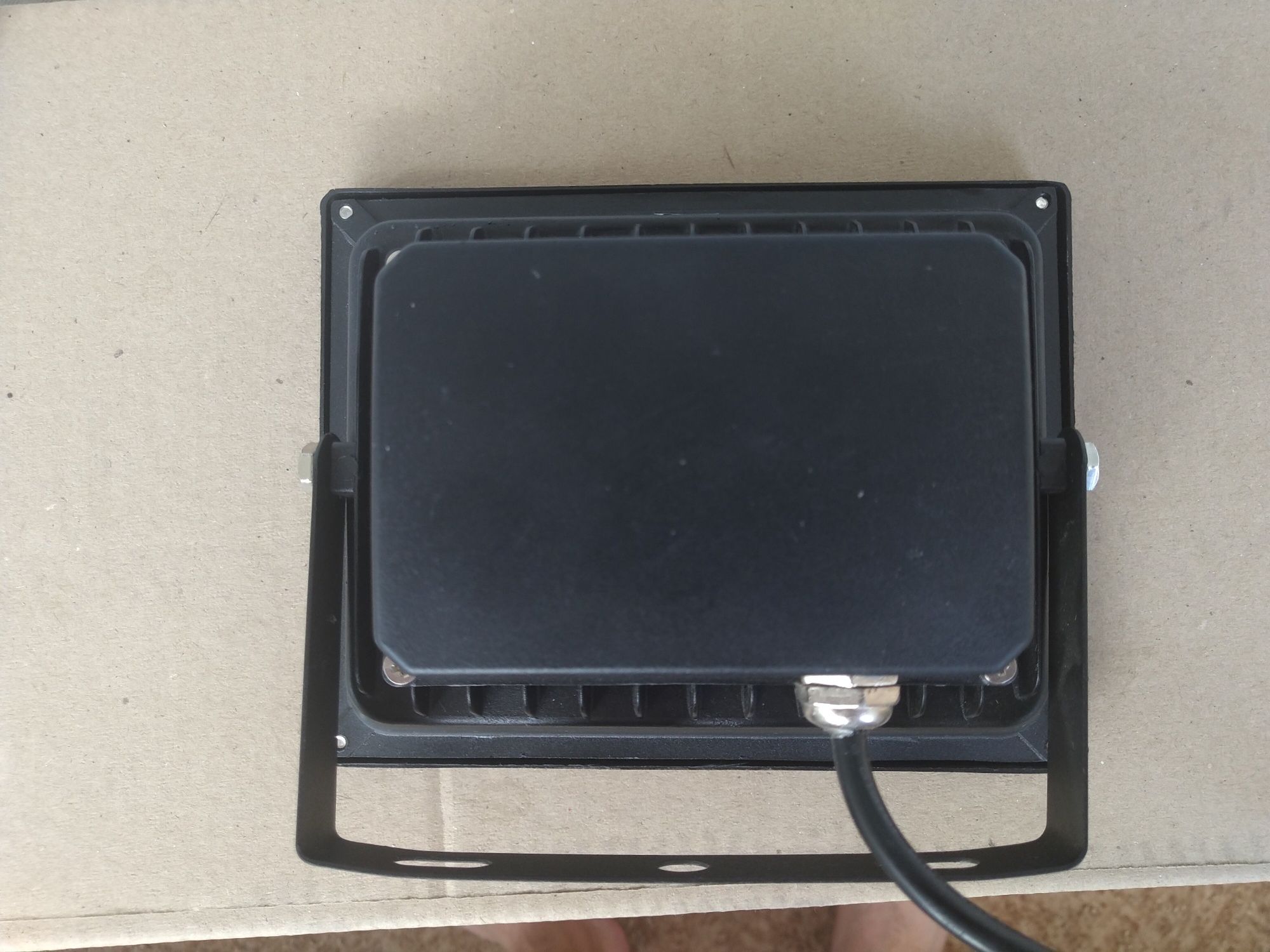 Лампа люминесцентная Flux 1900LM 20w 6000K 110-250V бу