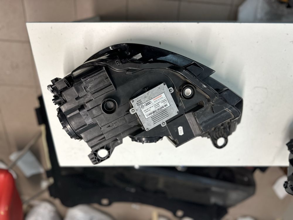 Правая фара Audi A3 ксенон рест америка