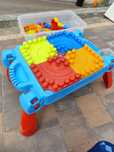 Stolik Mega Blocks z klockami