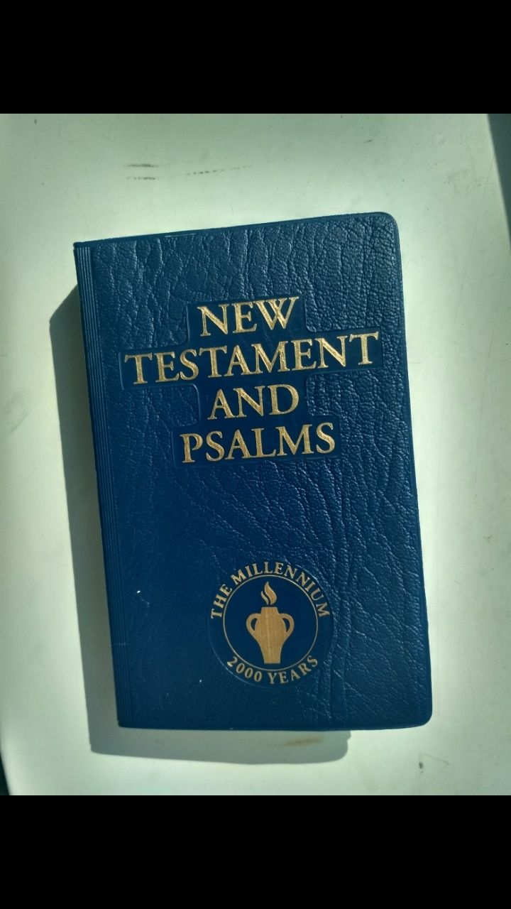 New testament and psalms