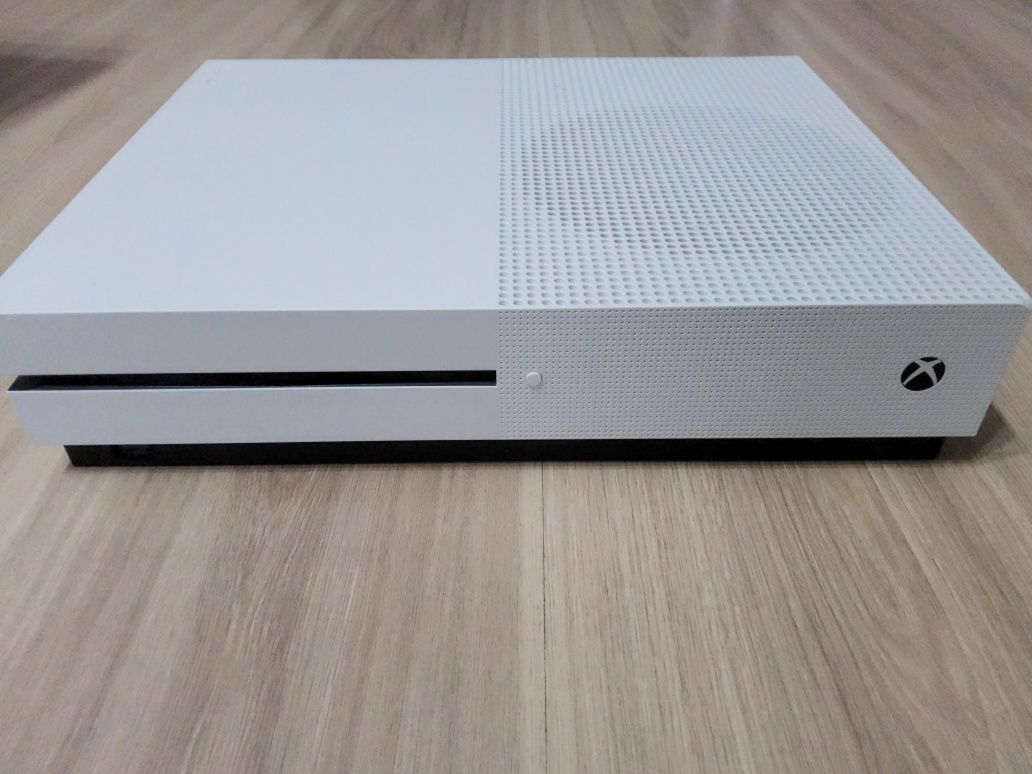 Konsola Xbox One S 500gb 2 pady + 5 gier