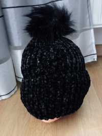 Nowa czapka z pomponem czarna damska