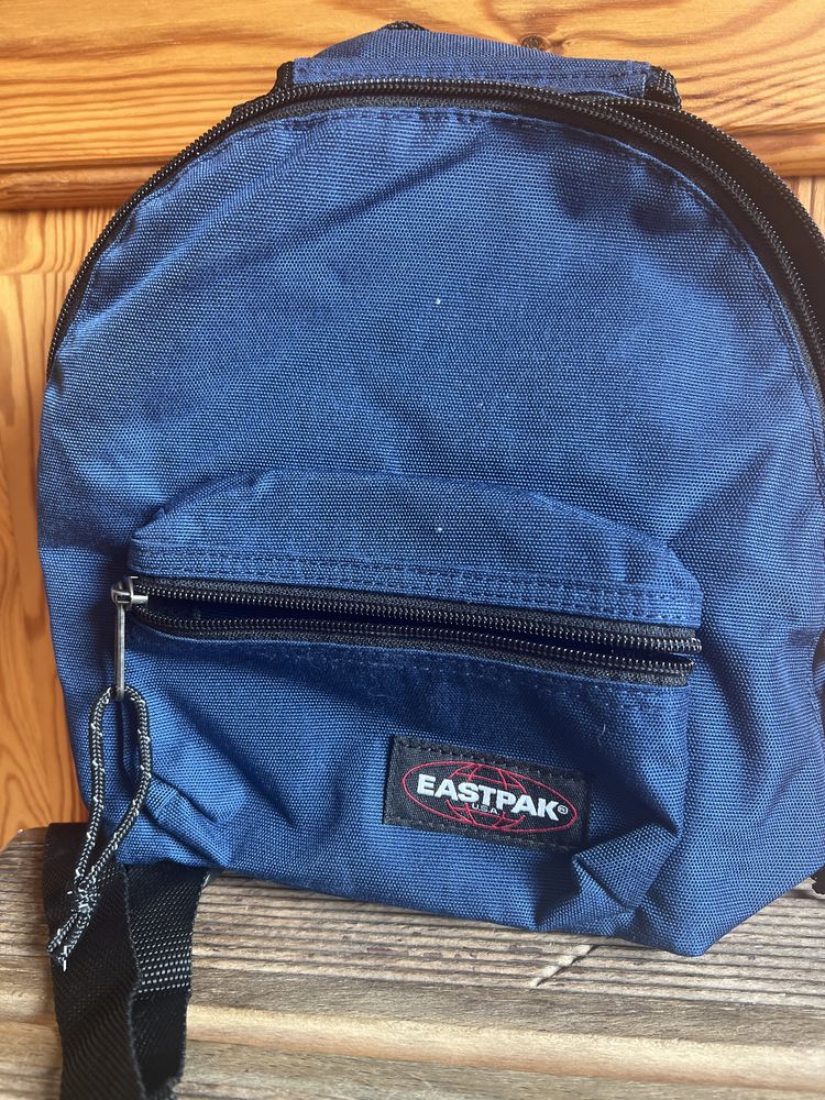 Sprzedam plecak, firmy EASTPAK (USA)  kolor niebieski