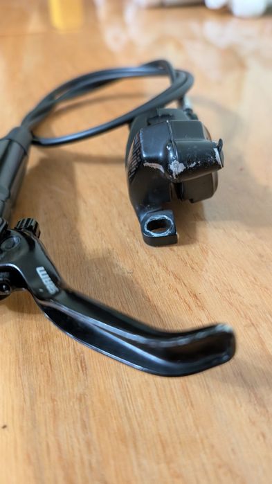 Передній тормоз sram code r