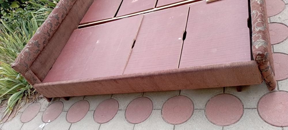 Продам власне ліжко.