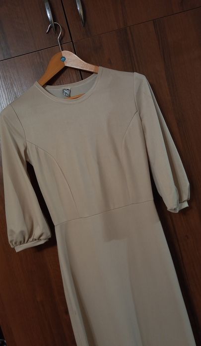 Бежевое платье в пол ,рукав фонарики