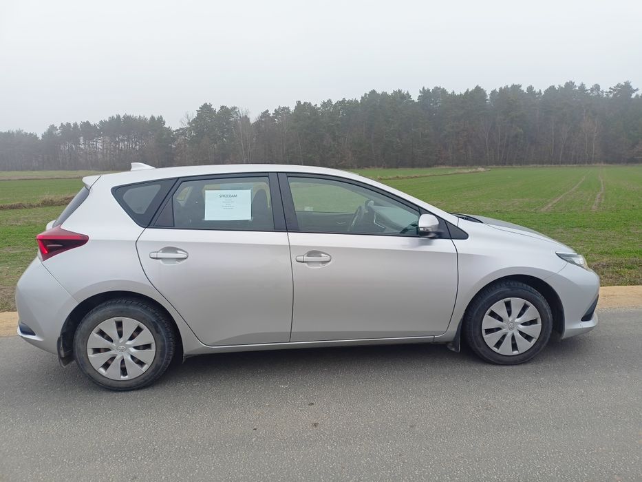 Toyota Auris bezwypadkowy