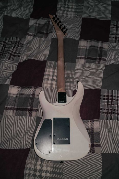 Продам электрогитару Jackson j11