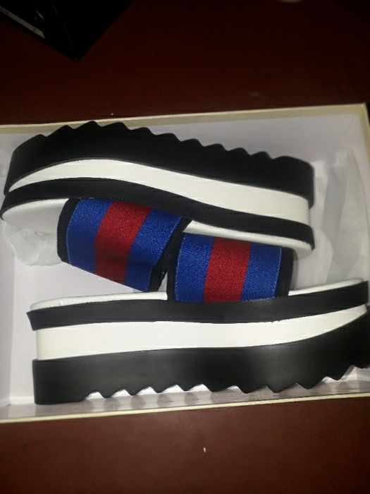 Продам новые шлепанцы