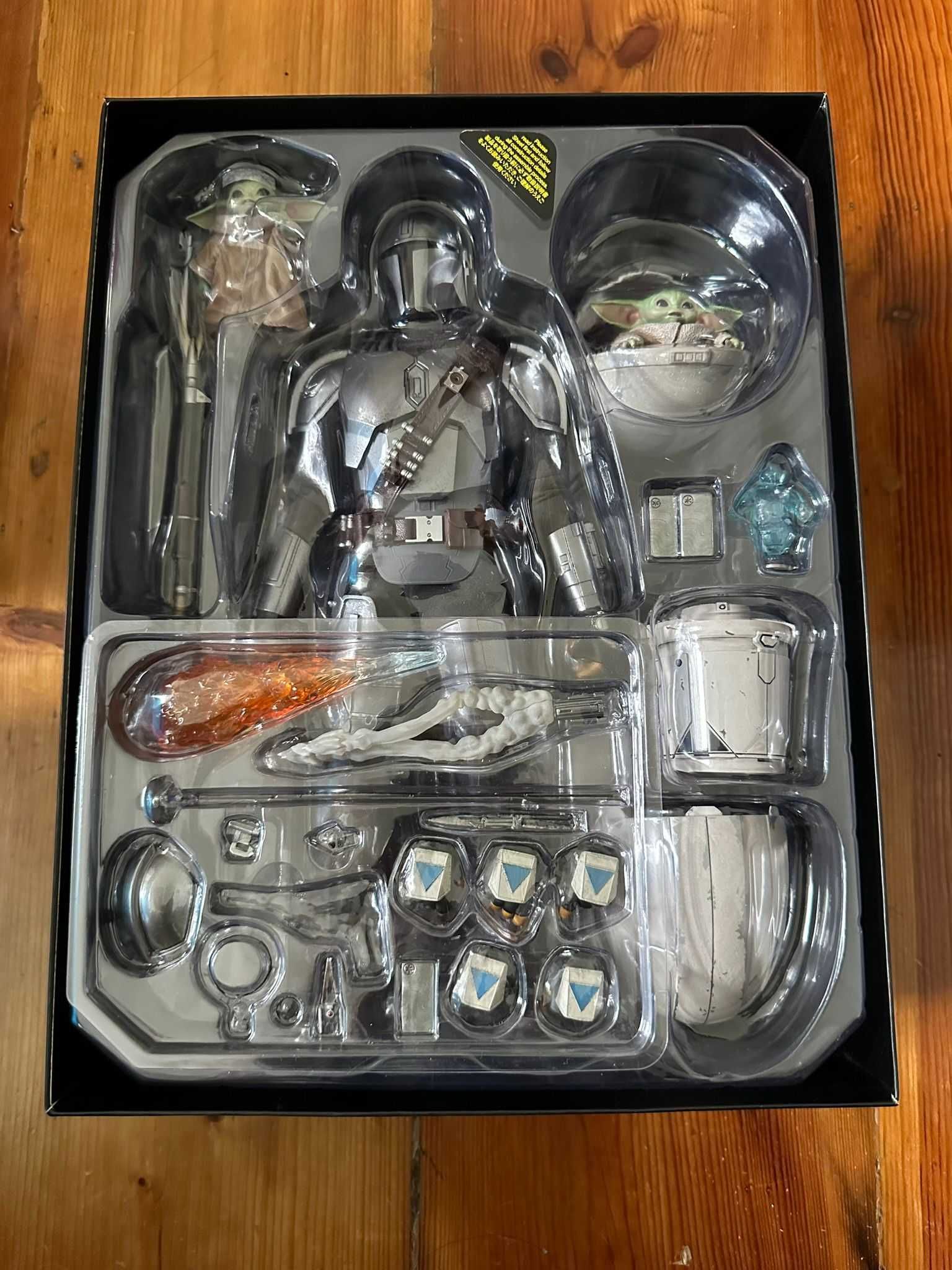 Star Wars Mandalorian & The Child Hot Toys Deluxe Edition