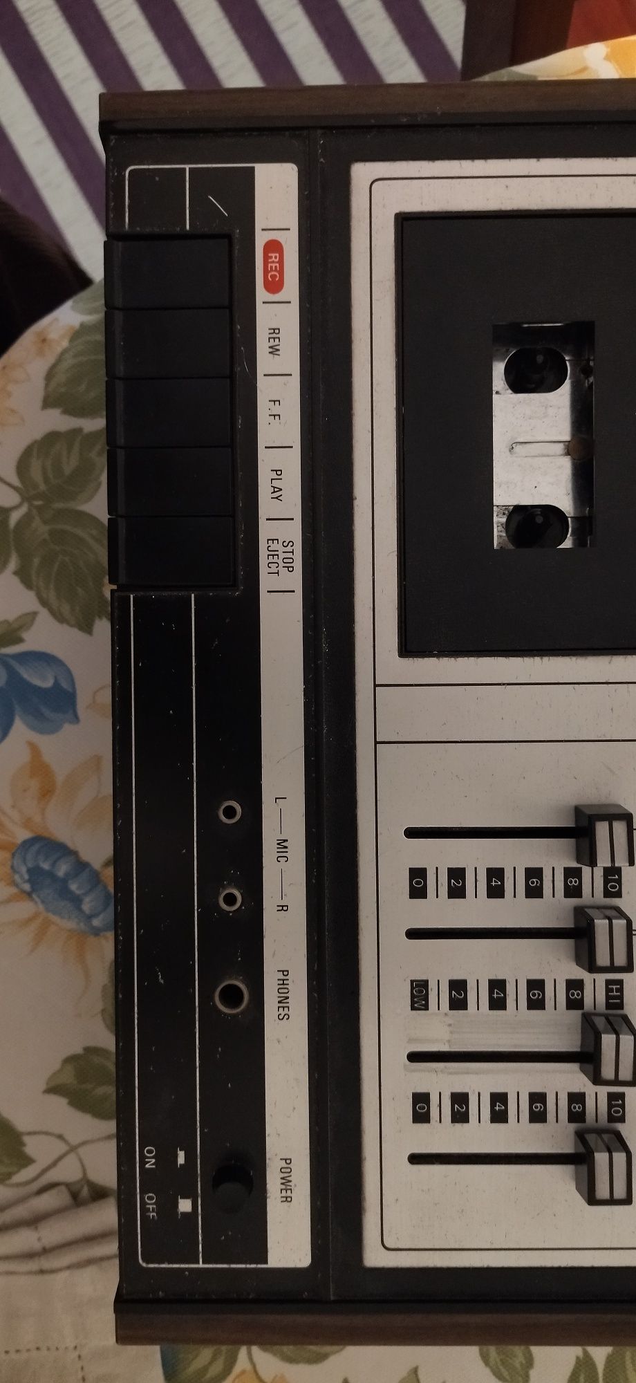 Leitor gravador de cassetes antigo deck