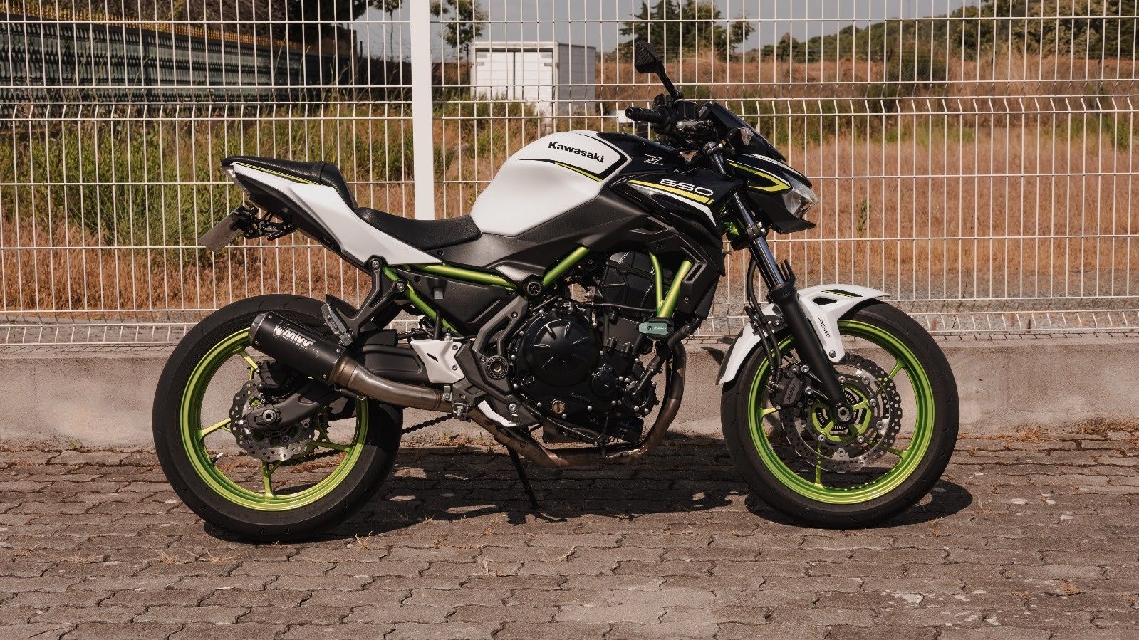 Kawasaki Z650 como nova