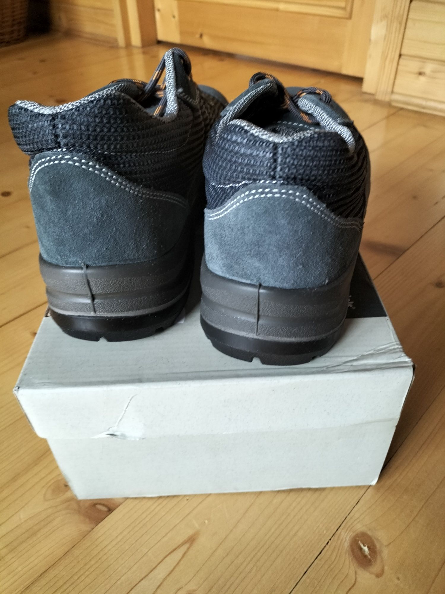 Buty robocze Bata 45 nowe