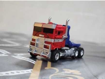 Робот трансформер Оптімус Прайм іграшка вантажівка-тягач Optimus Prime