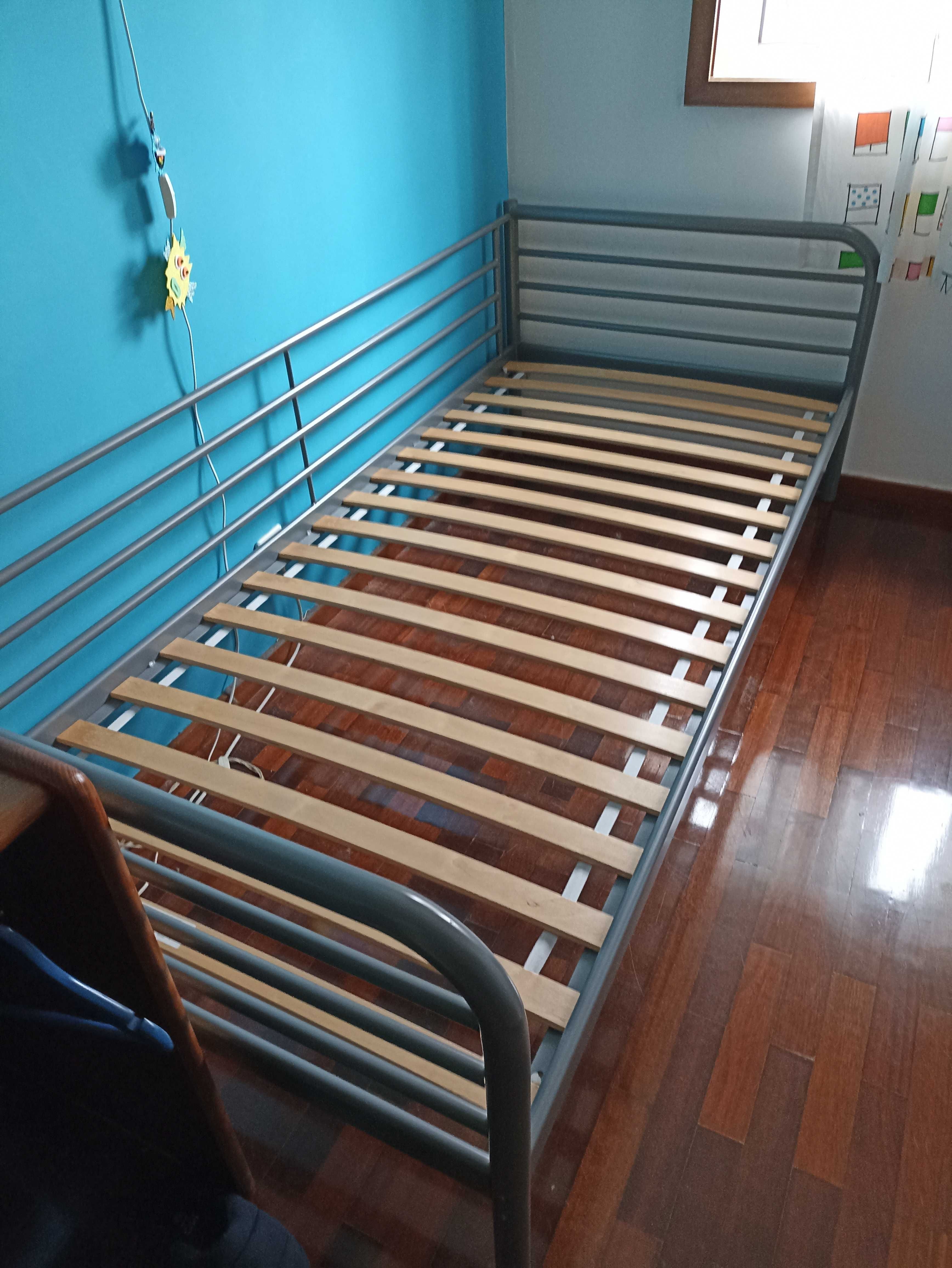 Estrutura de cama + estrado IKEA