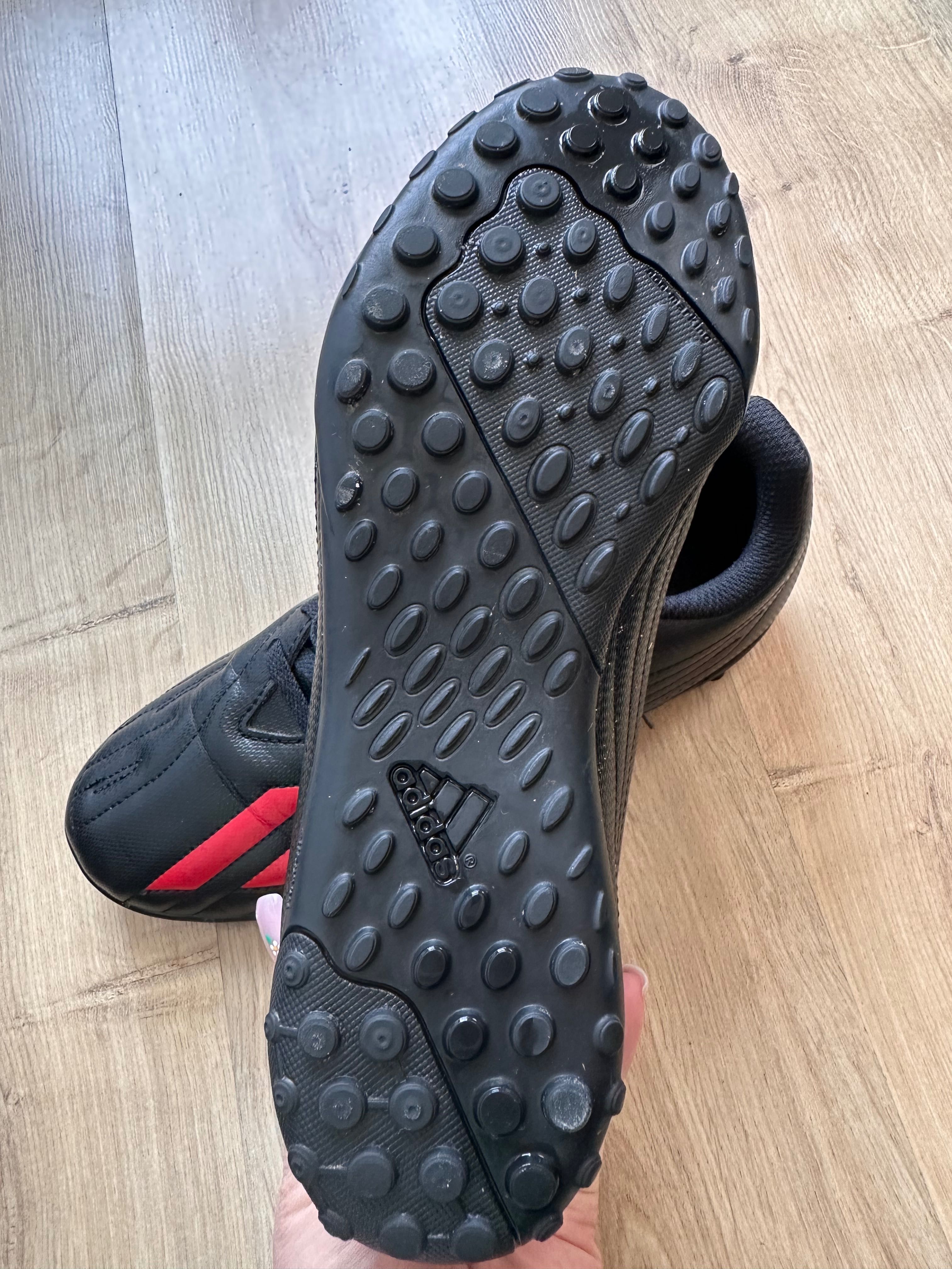 Buty piłkarskie Adidas 38,5 jak nowe