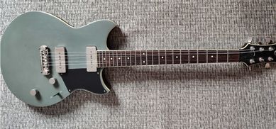 Guitarra yamaha RS 502