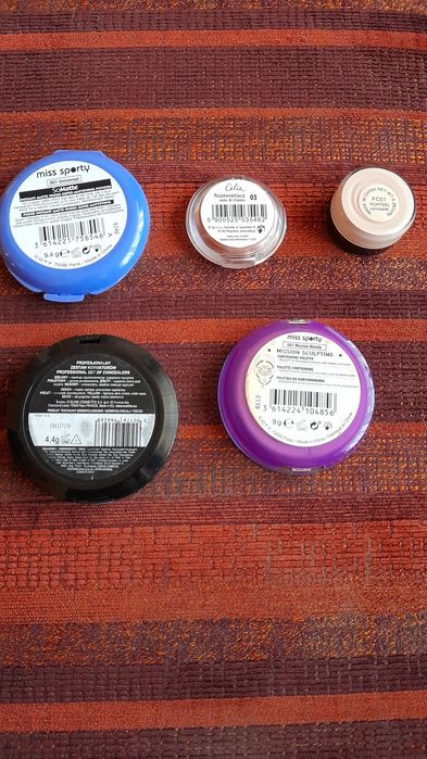 Zestaw kosmetyków do makijażu twarzy