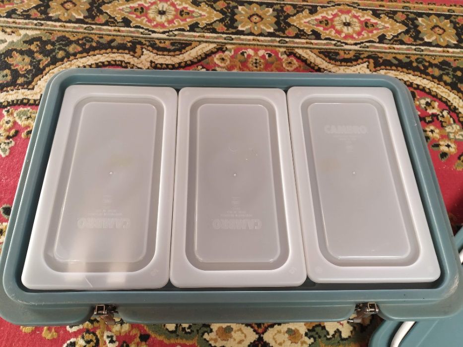 Contentor térmico "Cambro" com 3 recipientes