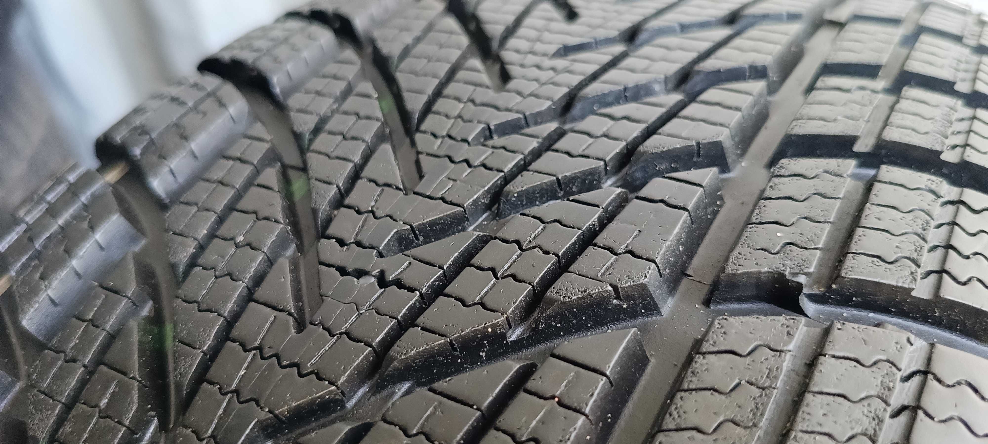 4X 215/60R16 95H Goodyear performance 3 28F