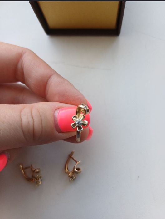 Золоті сережки,каблучка з діамантами,серьги и кольцо с брилиантами 585