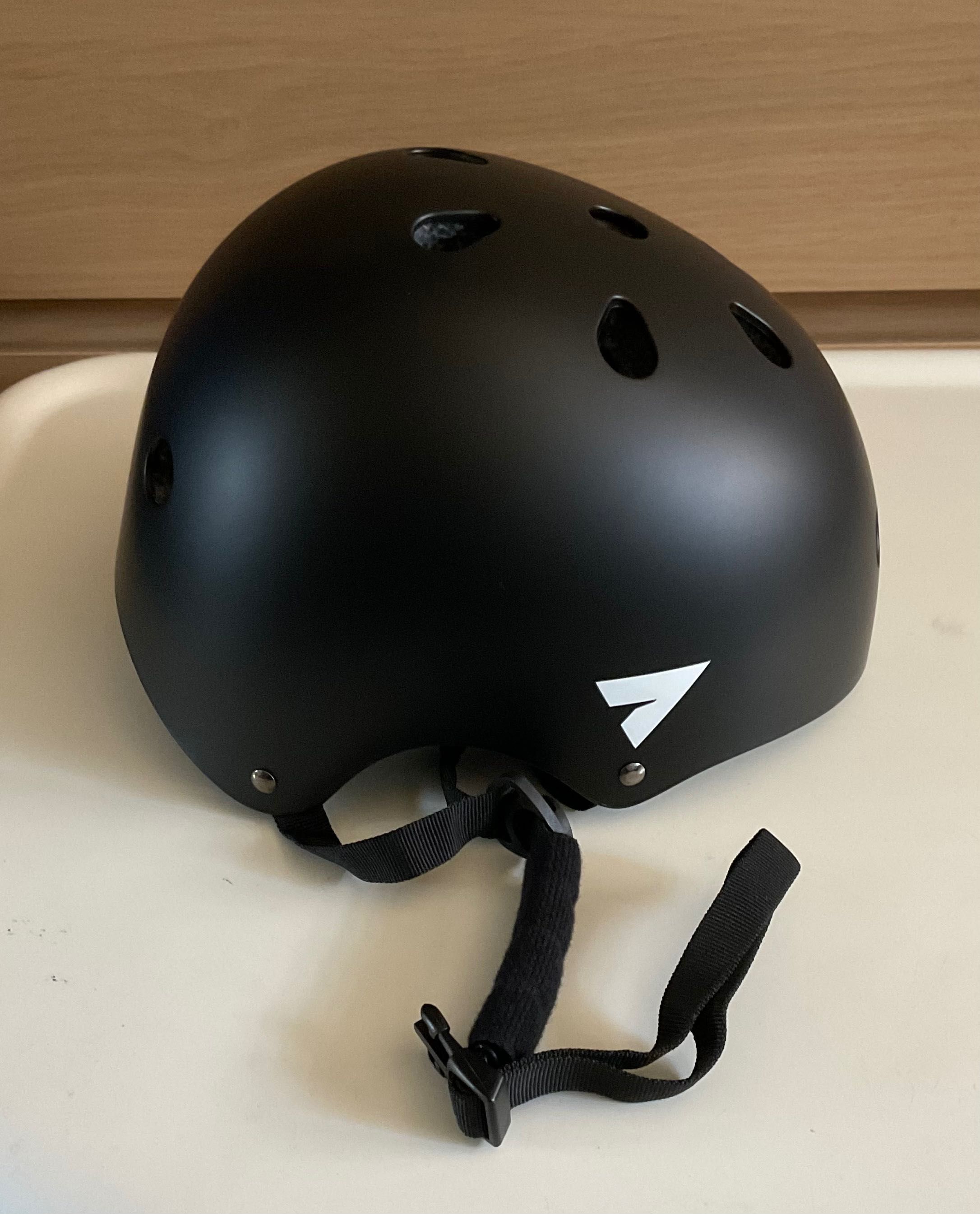 Czarny Kask z lampą LED rozmiar M Seven for 7