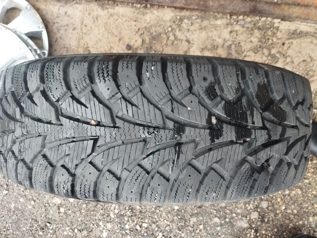 Продам зимову гуму 195/65 R 15