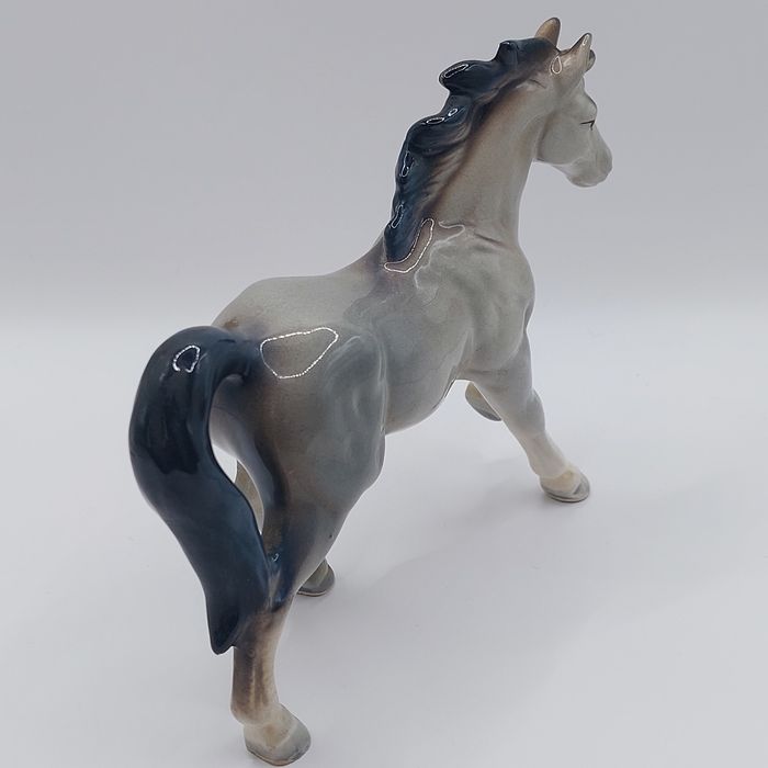 Porcelanowa kolekcjonerska figurka Koń