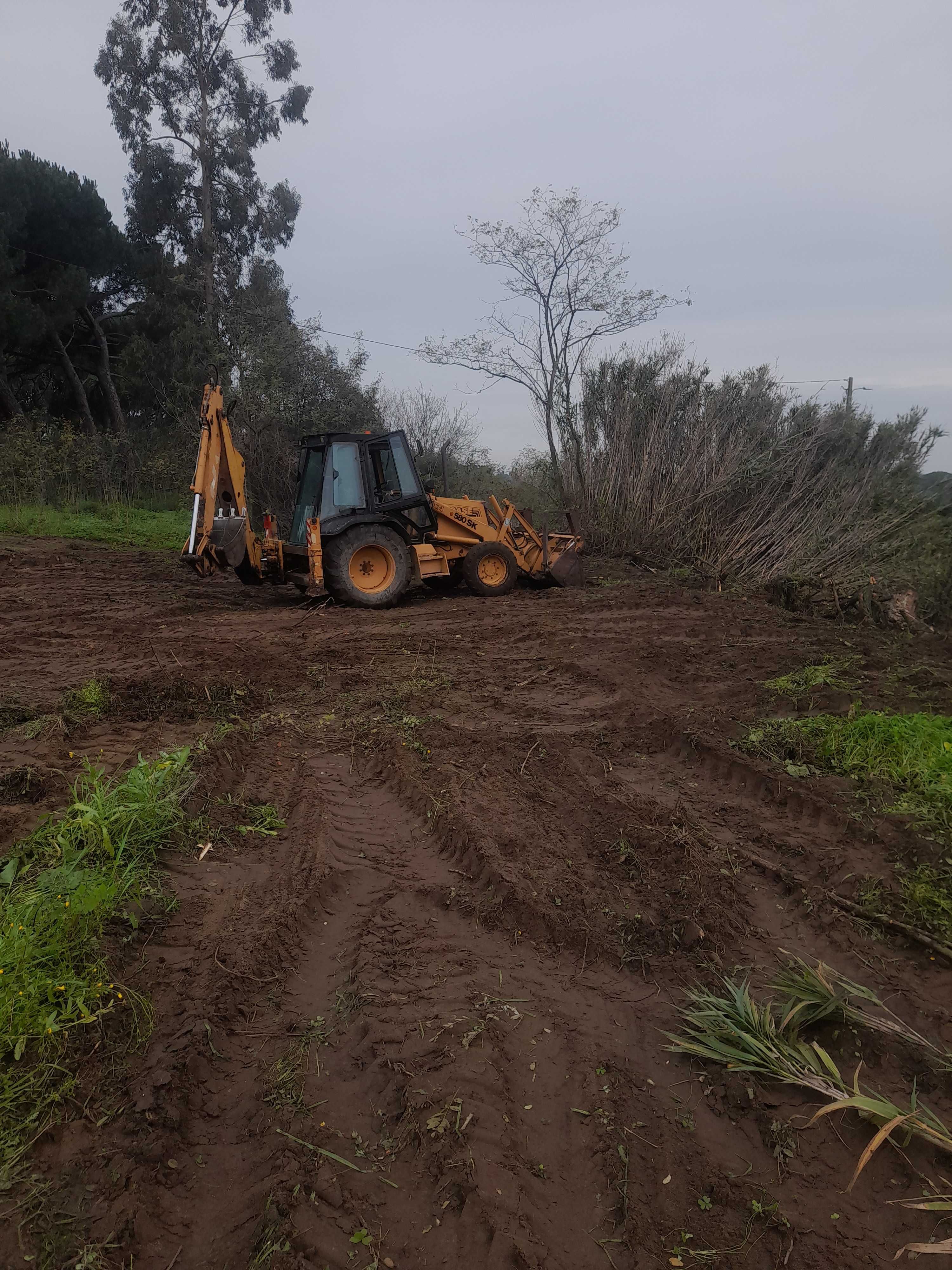 Serviço de retroescavadora
