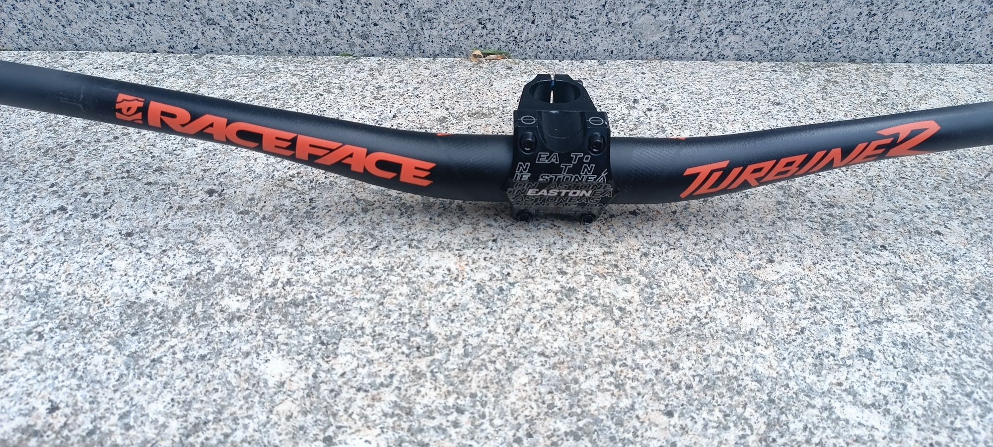 Guiador Race face trubin 2 e avanço easton