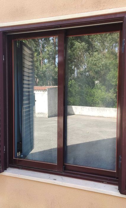 Janelas em alumínio com vidro duplo