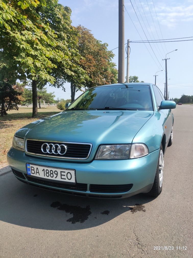 Audi A4 1.6 бензин.