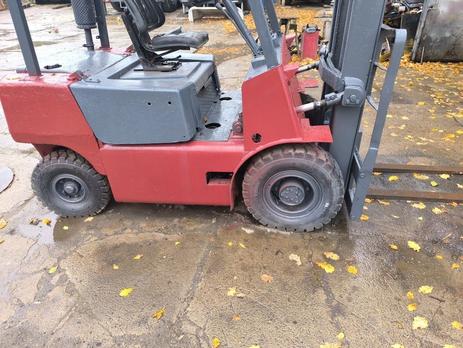 Wózek widłowy Bułgar 2,5 t uszkodzony