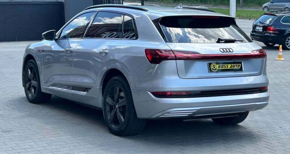 Аренда/выкуп Audi e-tron