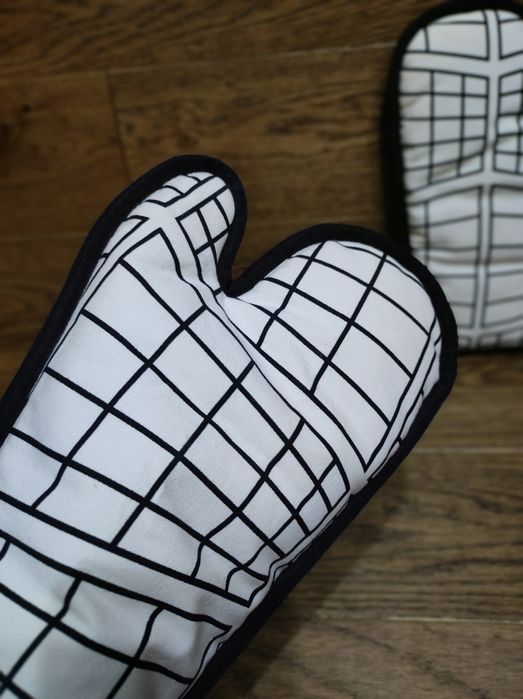 Термостійка рукавиця для захисту рук від високих температур.