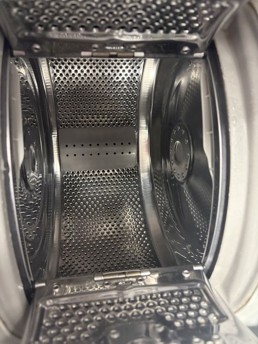 стиральная машина Zanussi ZWY 51024 WI с вертикальной загрузкой