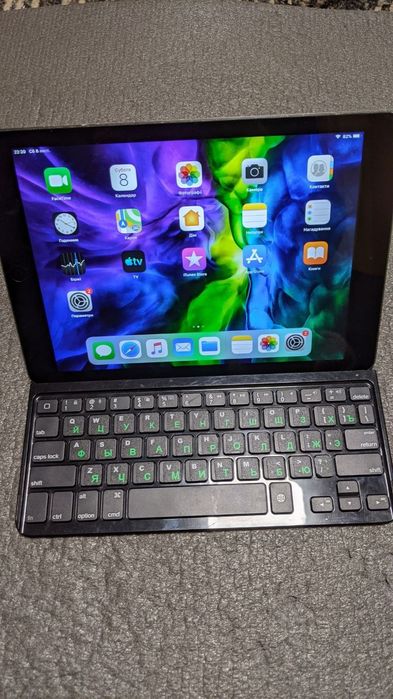 IPad 9.7 Air 16gb wifi + Bluetooth клавіатура Logitech айпад