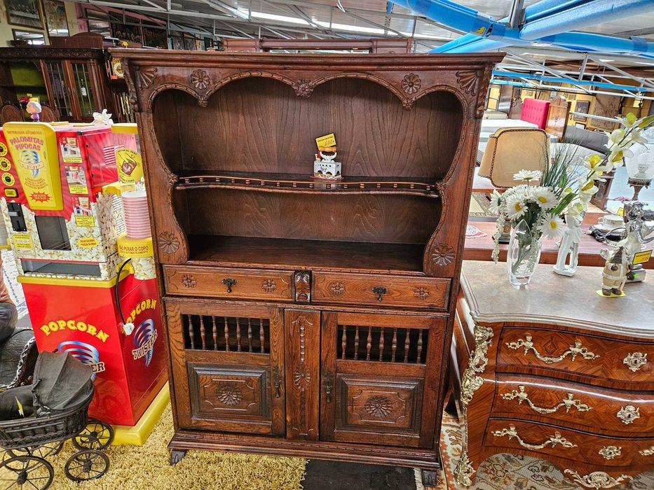 Móvel muito antigo em madeira maciça - óptimo estado geral